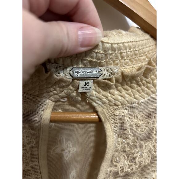 Buckle Gimmicks Women's M Mock Neck Top Keyhole Embroidered Missing One Button - Picture 2 of 10